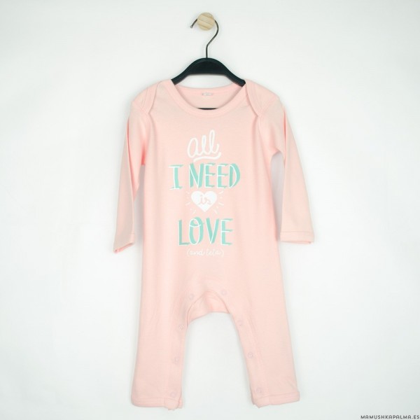 Pijama “All I need is love and teta” rosa